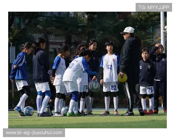 足球裁判袁鲲：从绿茵场到判罚席的执法之路与成长故事